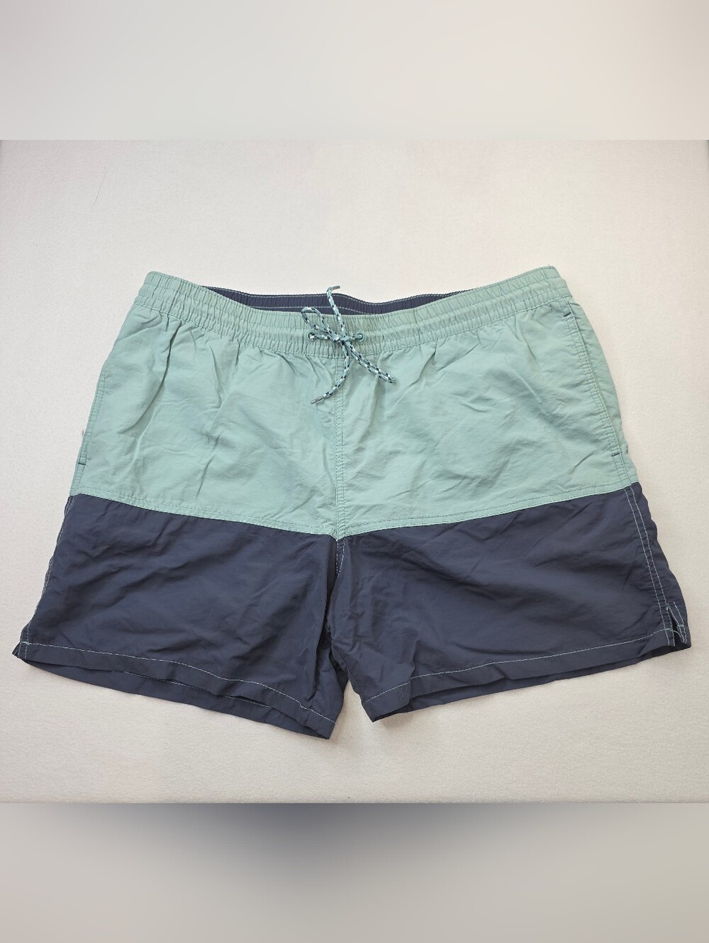 Goodfellow & Co Men's Two-Tone Swim Trunks in Mint and Navy Size XL CV-3808